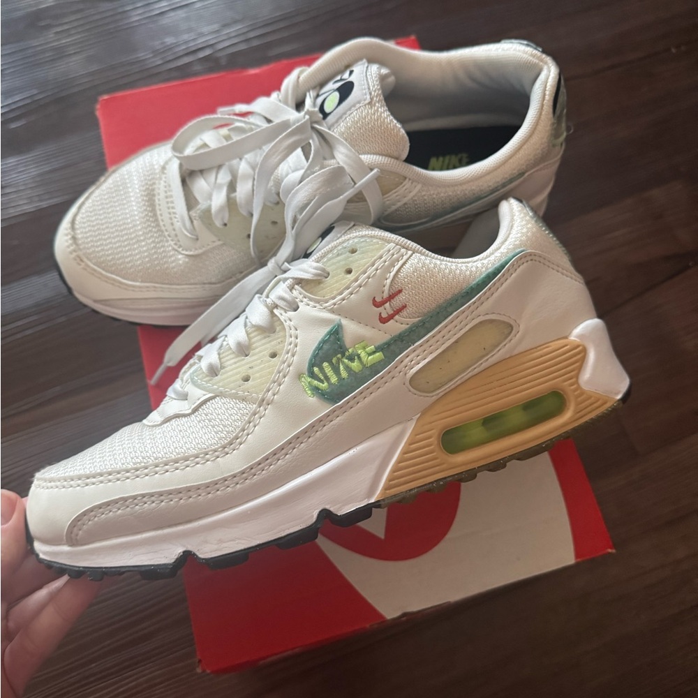 Nike Air Max 90 SE Women's Sneakers - White and Green with OG box $FIRM$ - Picture 7 of 9